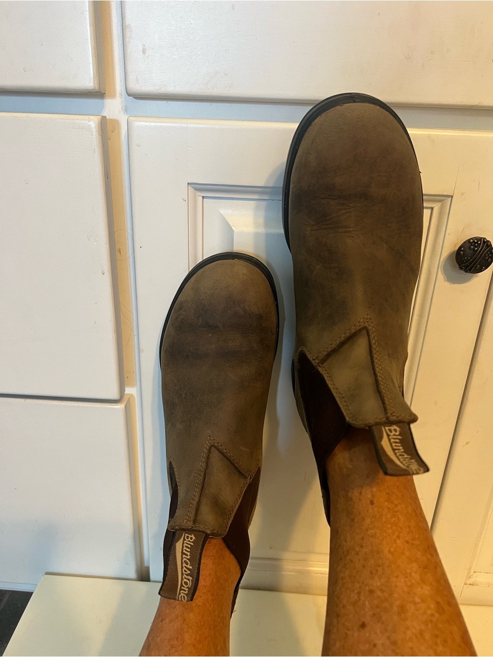 Blundstone Classics #585 Chelsea Boots. Rustic Brown. Women’s 8.5 US. Men’s 6.5